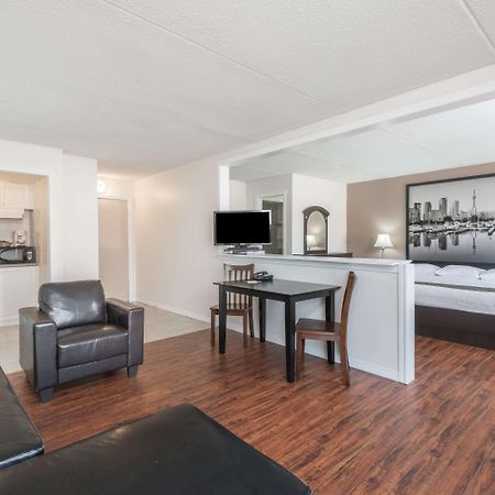 Hotel Super 8 By Wyndham Calgary/Airport Extérieur photo