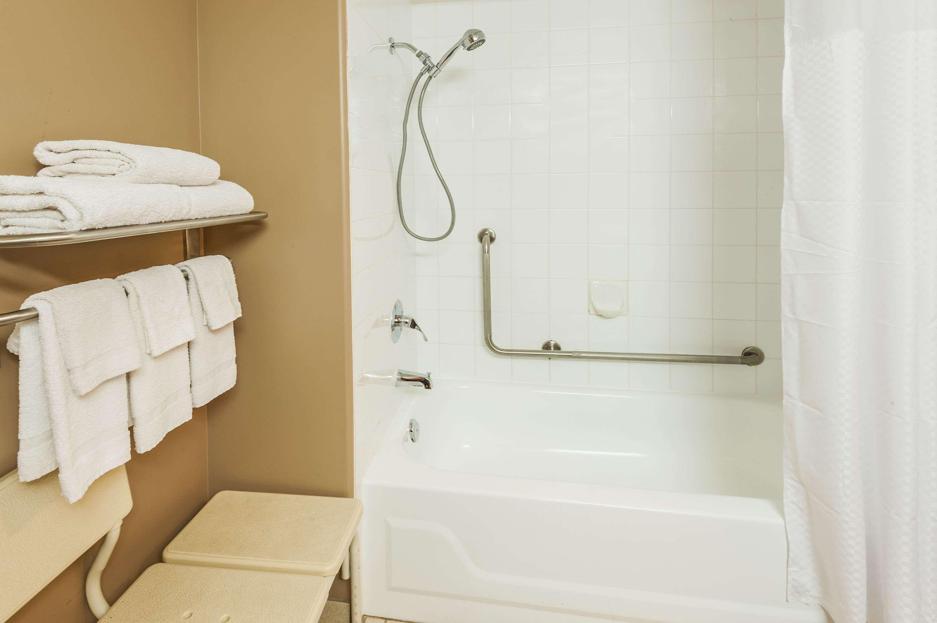 Hotel Super 8 By Wyndham Calgary/Airport Extérieur photo