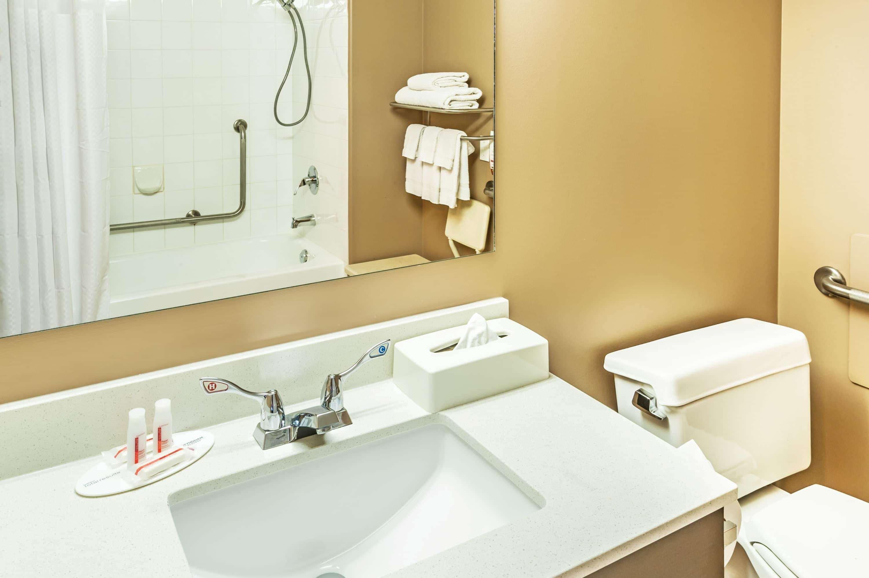 Hotel Super 8 By Wyndham Calgary/Airport Extérieur photo