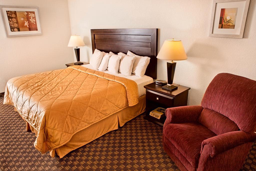 Hotel Super 8 By Wyndham Calgary/Airport Extérieur photo