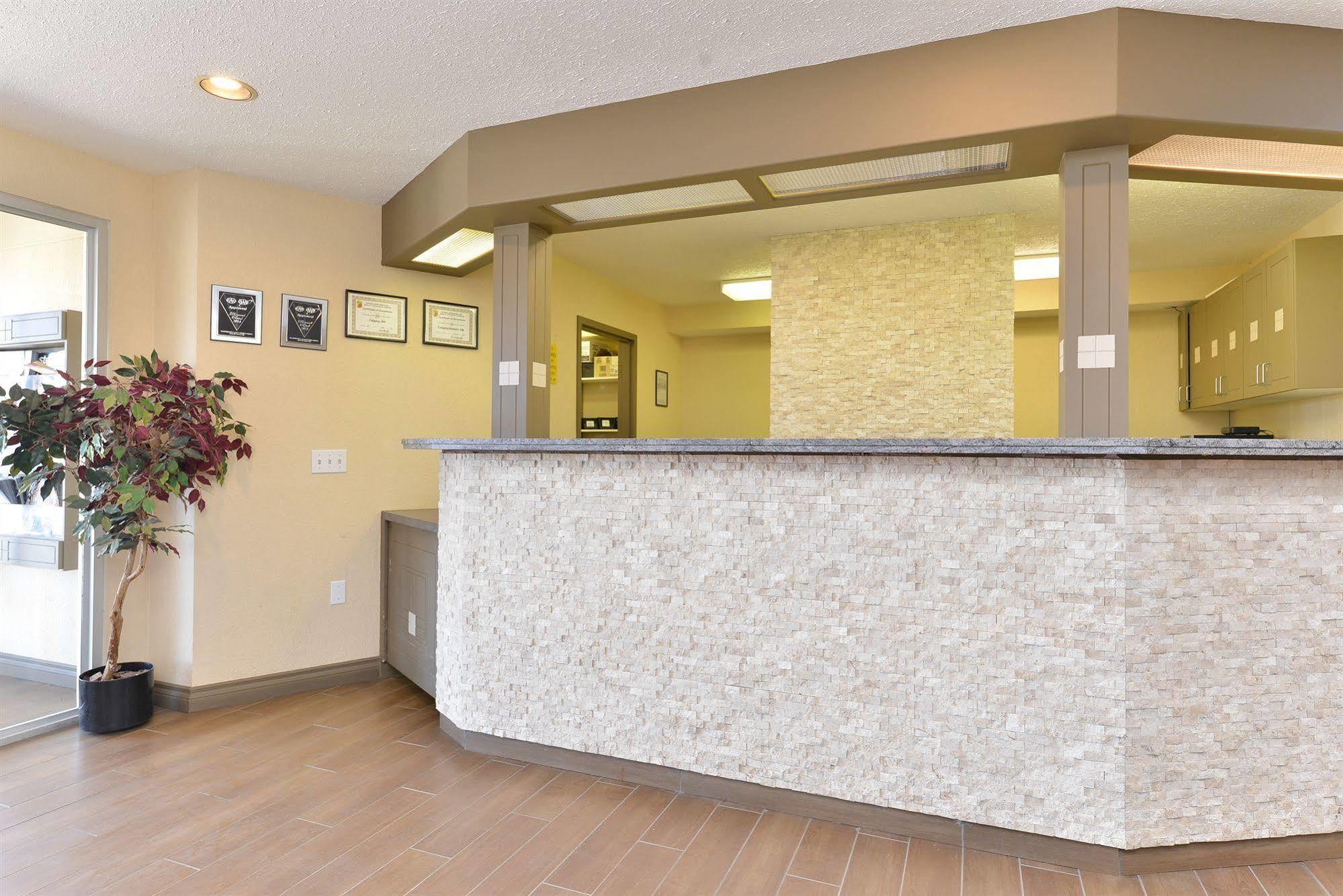 Hotel Super 8 By Wyndham Calgary/Airport Extérieur photo