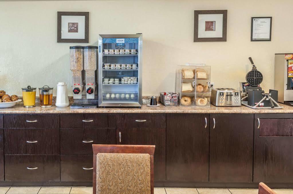 Hotel Super 8 By Wyndham Calgary/Airport Extérieur photo